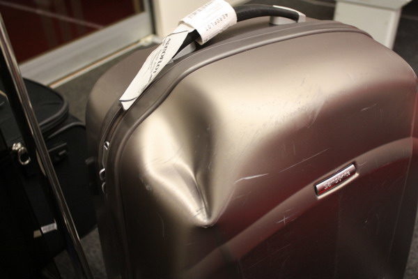 Возможные повреждения чемоданов при транспортировке в случае отсутствия упаковки
